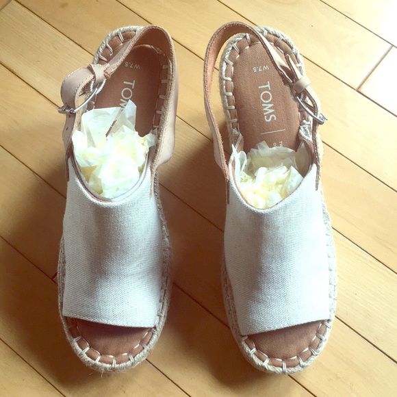 Toms Shoes - NEW✨TOMS Monica natural oxford wedges⭐️7.5W